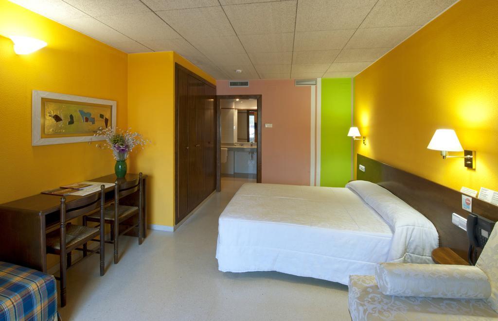 Hotel Can Blanc Olot Bagian luar foto