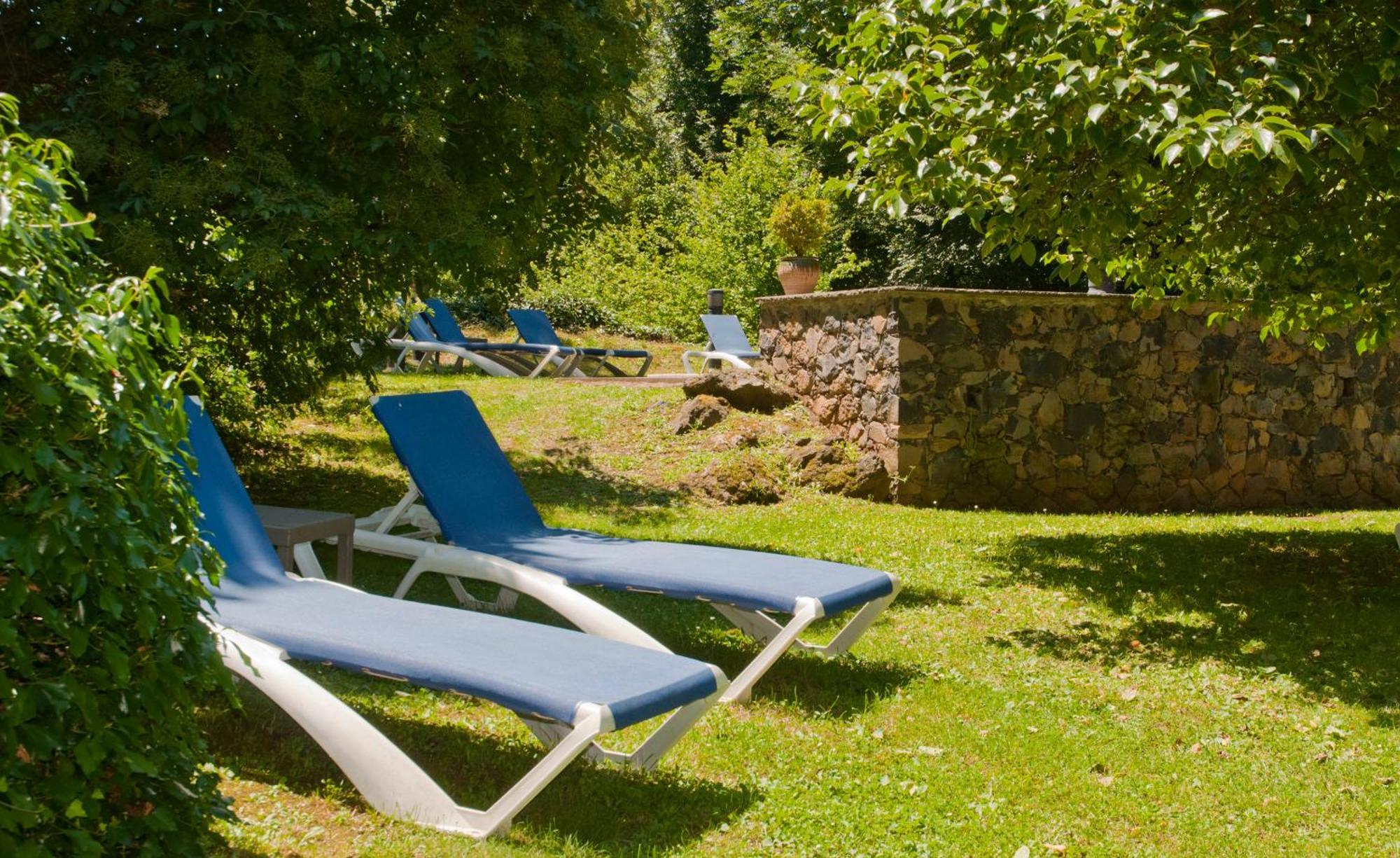 Hotel Can Blanc Olot Bagian luar foto
